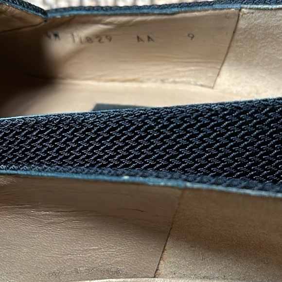 Women’s Stuart Weitzman Navy Blue Tassel Accent Loafers Size 9AA - Picture 6 of 6